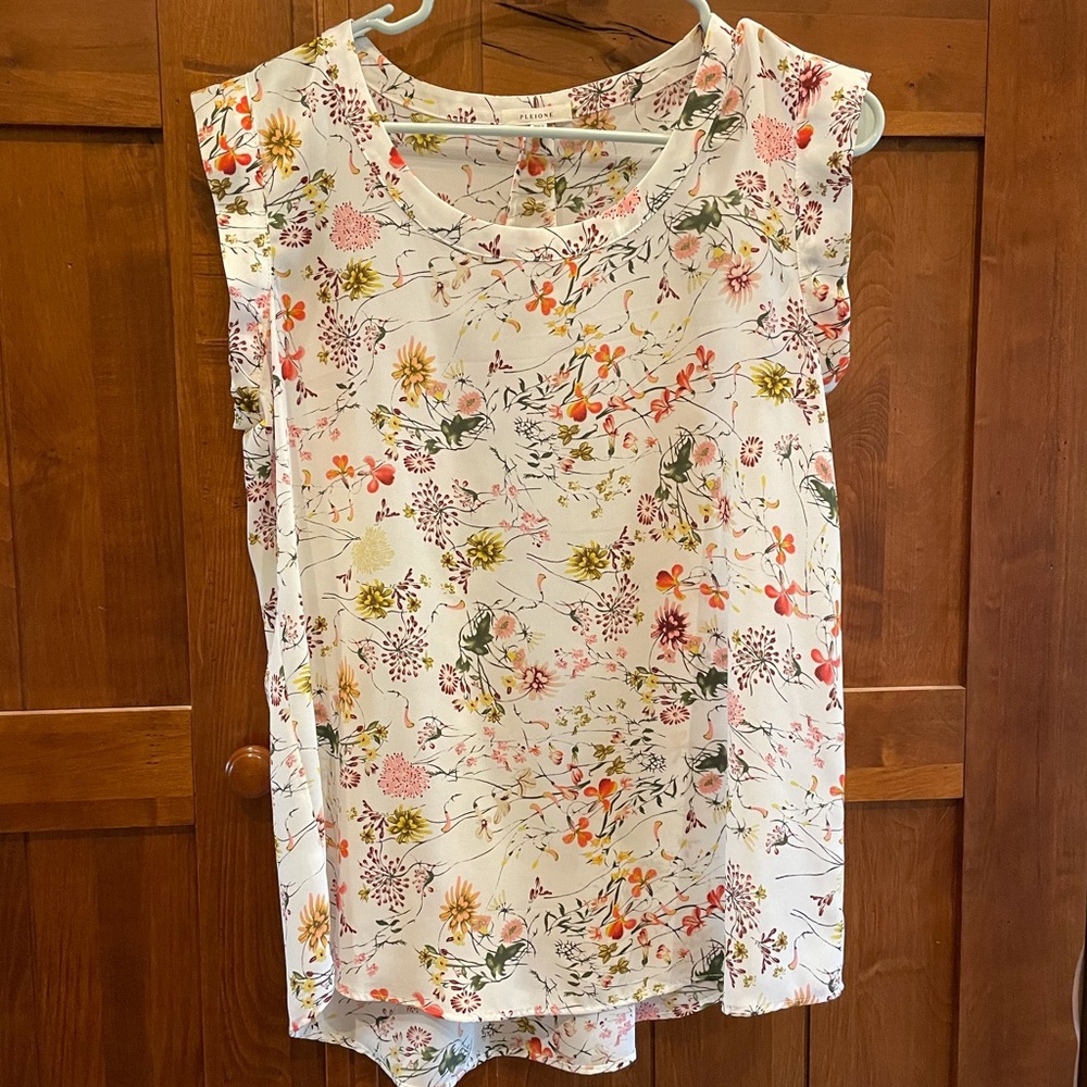 Pleione Bailey Double Pleat Floral Top
